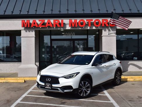 Used 2017 INFINITI QX30 AWD image 2