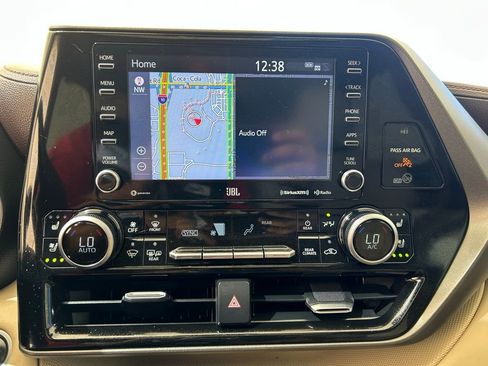 Used 2021 Toyota Highlander Limited image 30