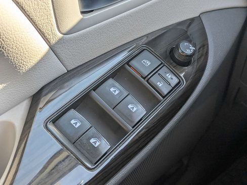 Used 2020 Toyota Sienna XLE FWD image 25