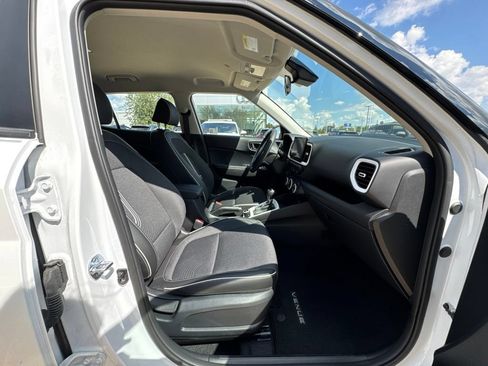Used 2025 Hyundai Venue Limited FWD image 15