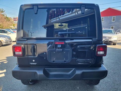 Used 2018 Jeep Wrangler Unlimited Sport S AWD/4WD image 6