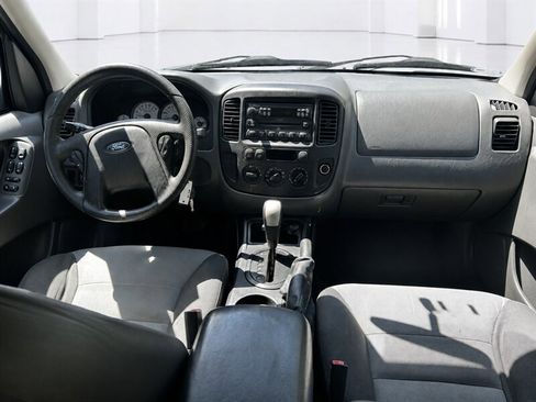 Used 2005 Ford Escape XLS AWD/4WD image 6
