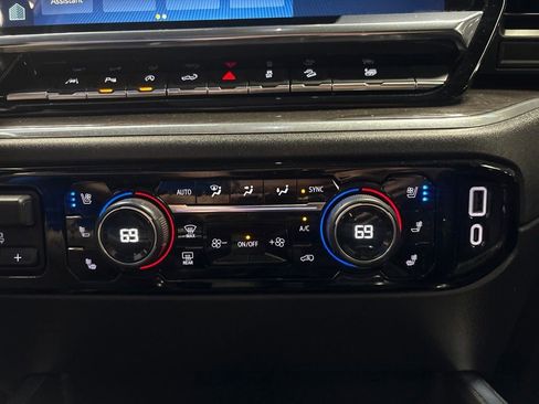 Certified 2024 Chevrolet Silverado 1500 LTZ w/ LTZ Convenience Package II AWD/4WD image 33