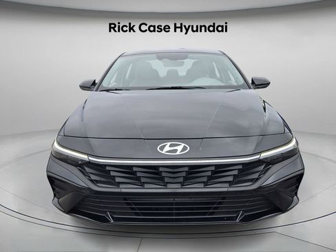 Certified 2025 Hyundai Elantra SE image 5