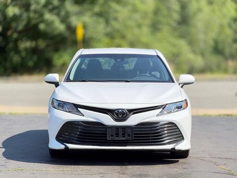 Used 2018 Toyota Camry LE FWD image 2
