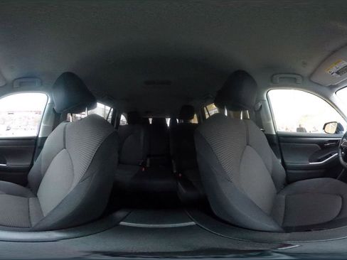 Used 2025 Toyota Highlander LE image 45