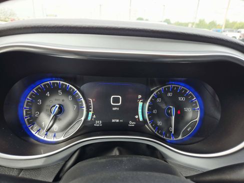Used 2025 Chrysler Pacifica Limited FWD image 27