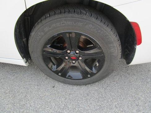 Used 2022 Dodge Charger SXT w/ Leather Interior Group image 9