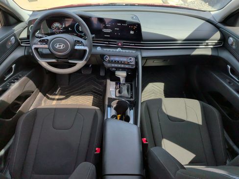 Used 2024 Hyundai Elantra SEL w/ Convenience Package FWD image 29