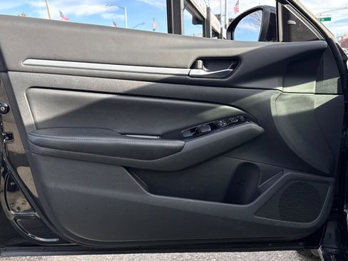 Used 2023 Nissan Altima 2.5 SV image 11