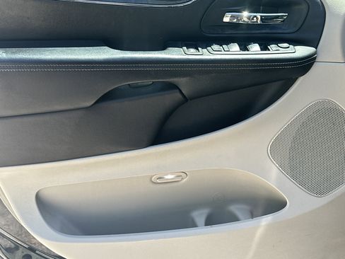 Used 2013 Chrysler Town & Country Touring FWD image 10