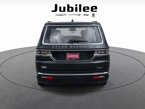 Used 2024 Jeep Grand Wagoneer Series III w/ Flexible Seating Group AWD/4WD image 3
