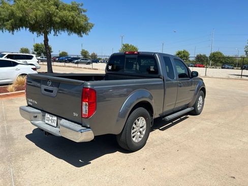 Used 2016 Nissan Frontier SV RWD image 5