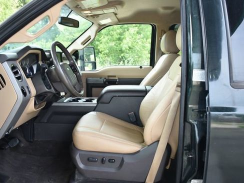 Used 2015 Ford F550 4x4 Crew Cab Super Duty w/ Lariat Interior Package image 12