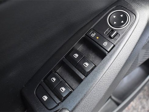 Used 2025 Kia Seltos S image 17