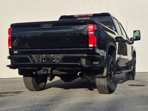 Used 2025 Chevrolet Silverado 2500 LTZ w/ LTZ Plus Package image 17