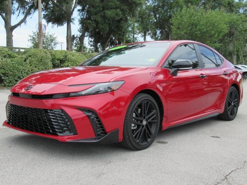 Used 2026 Toyota Camry Hybrid FWD image 3