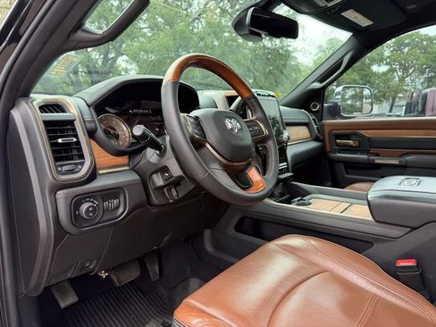 Used 2022 RAM 3500 Limited AWD/4WD image 9
