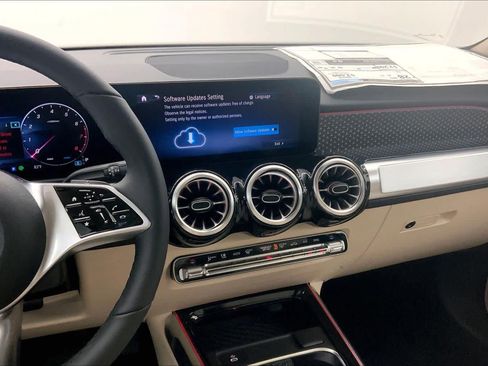 Used 2026 Mercedes-Benz GLB 250 image 25