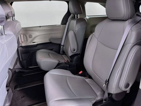 Used 2023 Toyota Sienna XLE AWD/4WD image 29