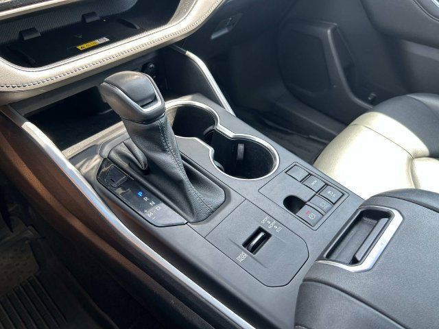 Used 2023 Toyota Highlander XLE FWD image 30
