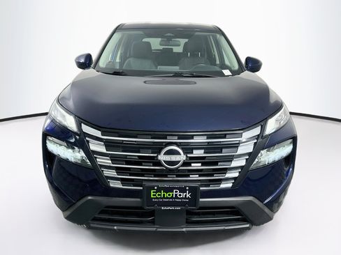 Used 2025 Nissan Rogue SV FWD image 2