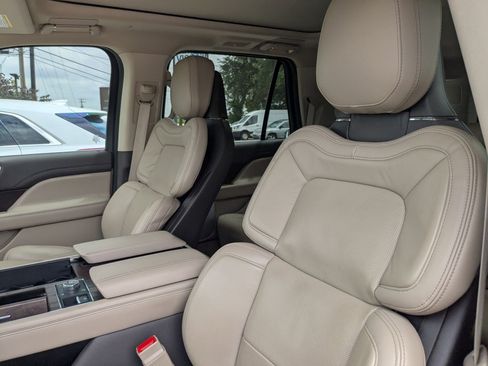 Used 2023 Lincoln Navigator L Reserve AWD/4WD image 10