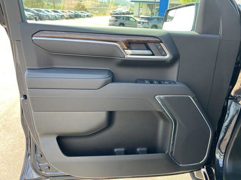 New 2025 GMC Sierra 1500 Elevation image 16