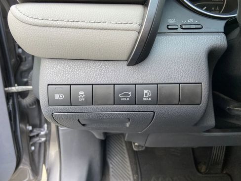 Used 2019 Toyota Camry LE FWD image 10