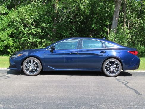 Used 2022 Toyota Avalon Touring w/ Advanced Safety Package FWD image 5