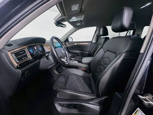 Used 2025 Volkswagen Atlas SE FWD image 13
