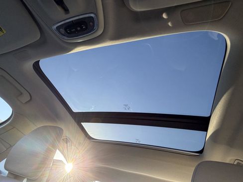 Used 2020 Volvo S60 T5 Momentum image 25