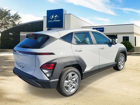 New 2026 Hyundai Kona SE image 4