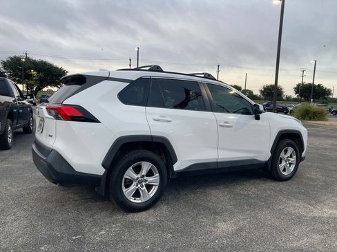 Used 2021 Toyota RAV4 XLE FWD image 4