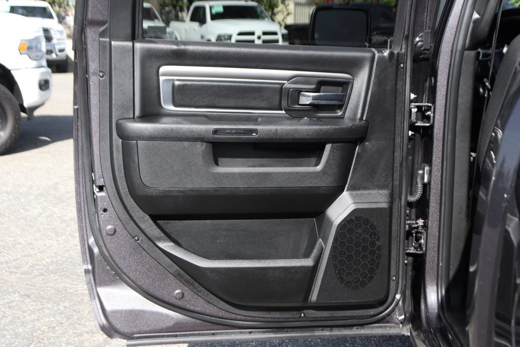 Used 2024 RAM 1500 Warlock AWD/4WD image 33