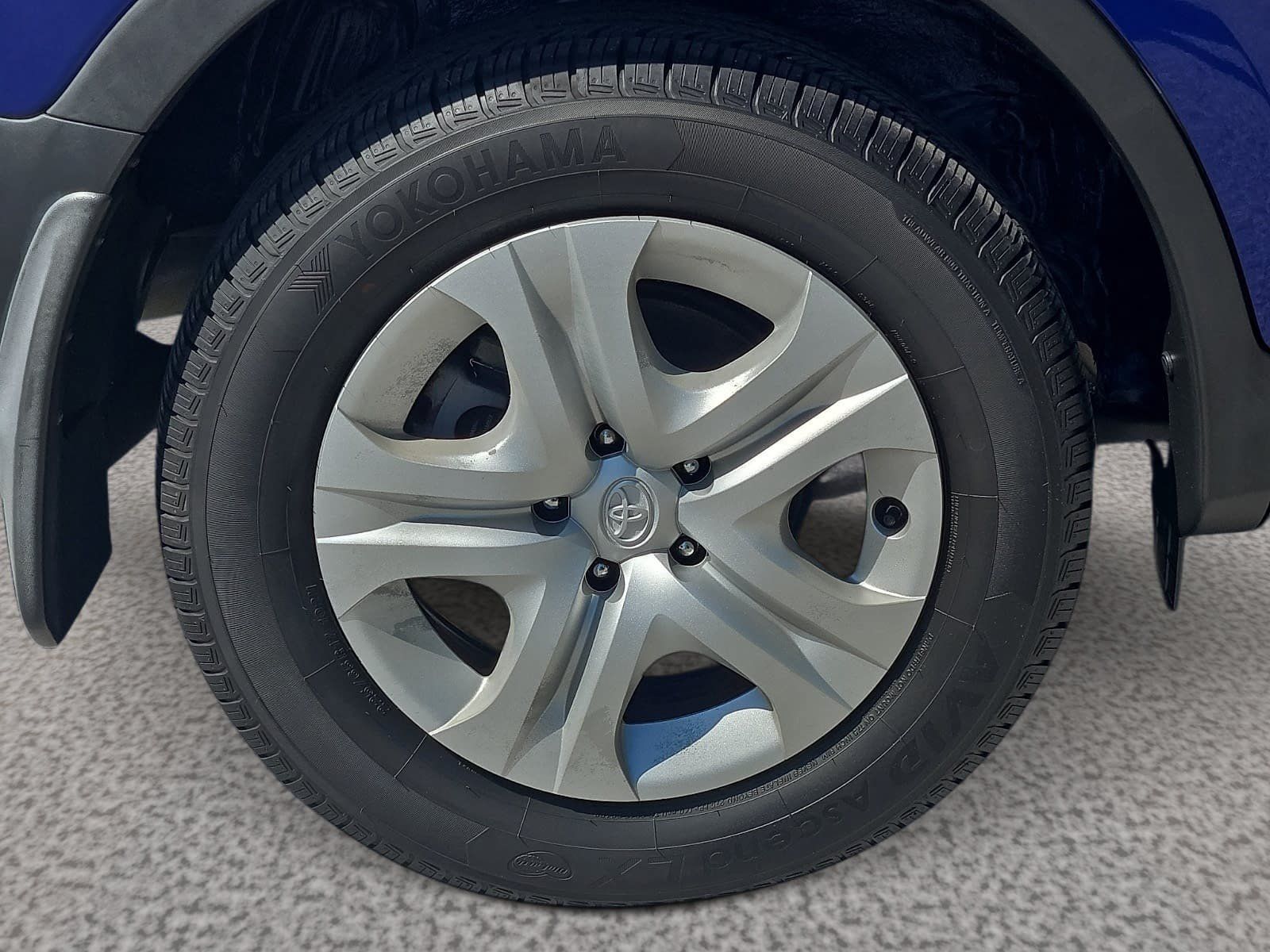 Used 2015 Toyota RAV4 LE FWD image 8