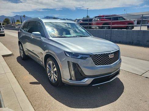 Used 2025 Cadillac XT6 Premium Luxury FWD image 9