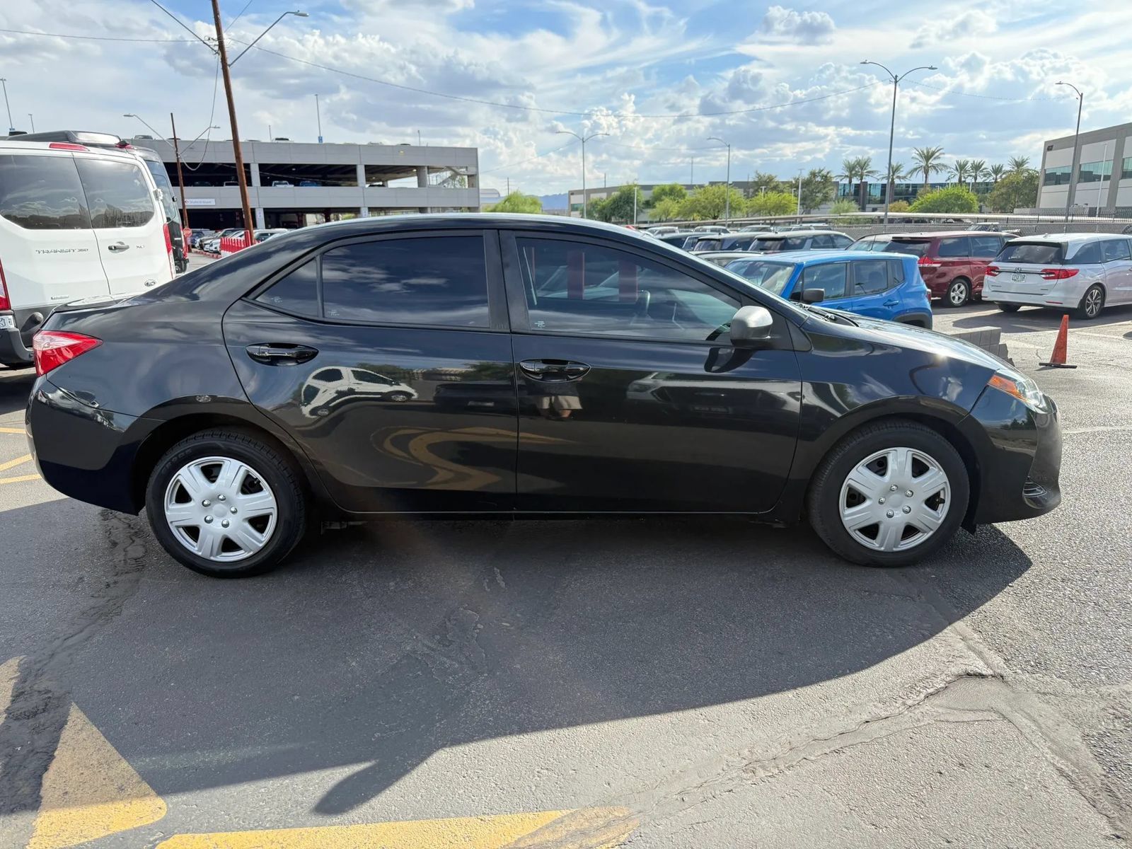 Used 2018 Toyota Corolla LE FWD image 4