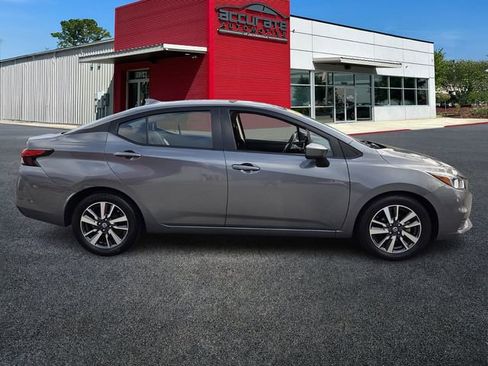 Used 2022 Nissan Versa SV image 6