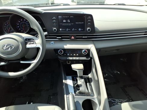 Used 2023 Hyundai Elantra SEL w/ Preferred Accessory Package FWD image 13