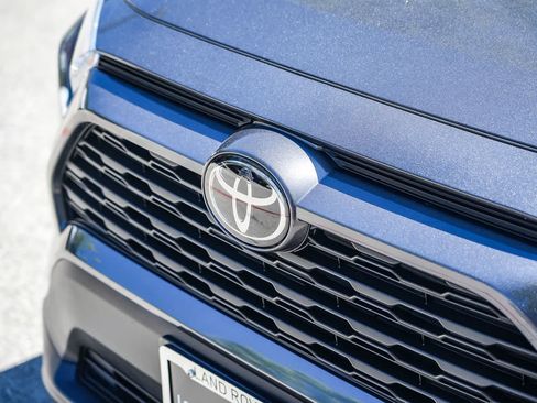 Used 2025 Toyota RAV4 XLE Premium FWD image 11