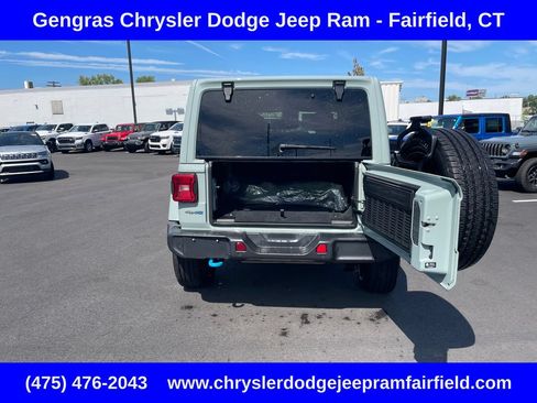 Used 2024 Jeep Wrangler Unlimited Sahara w/ Safety Group AWD/4WD image 30