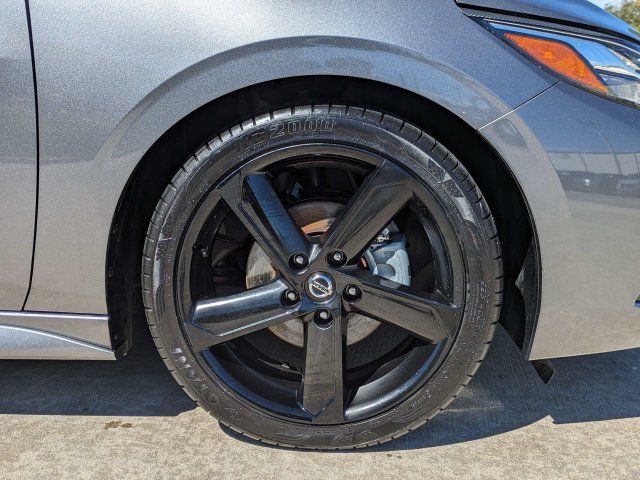 Used 2023 Nissan Sentra SR w/ Midnight Edition Package FWD image 11