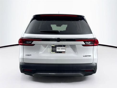 Used 2025 Toyota Grand Highlander FWD image 11