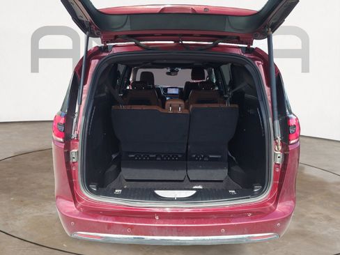 Used 2021 Chrysler Pacifica Limited w/ Uconnect Theater Family Group AWD/4WD image 12