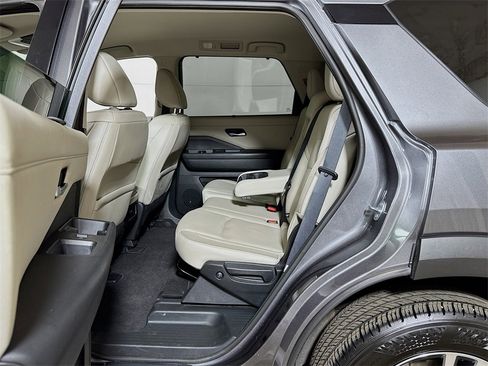 Used 2023 Nissan Pathfinder SL image 22