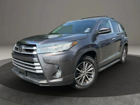 Used 2019 Toyota Highlander XLE AWD/4WD image 1