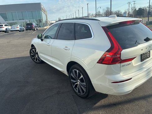Used 2022 Volvo XC60 B5 Momentum w/ Advanced Package image 5