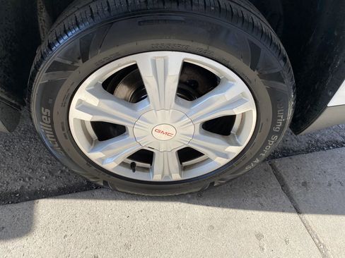 Used 2017 GMC Terrain SLE image 23