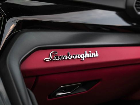 Used 2022 Lamborghini Urus image 33